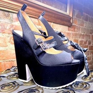 Shelly’s London heel/platform 6.5